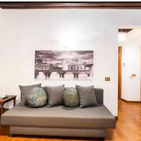 Piazza Farnese House *